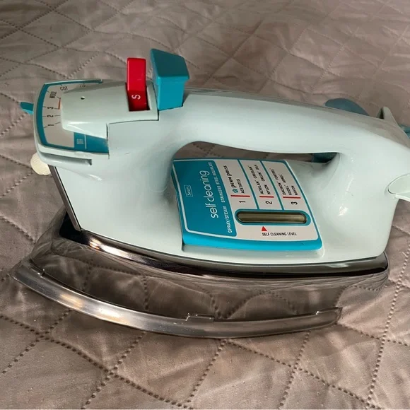Vintage Electric Iron with Aqua Cord - Picture 7 of 13